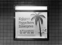 836141 Afbeelding van een lichtbak met reclame voor de Zonexpres in het N.S.-station Amsterdam C.S.
